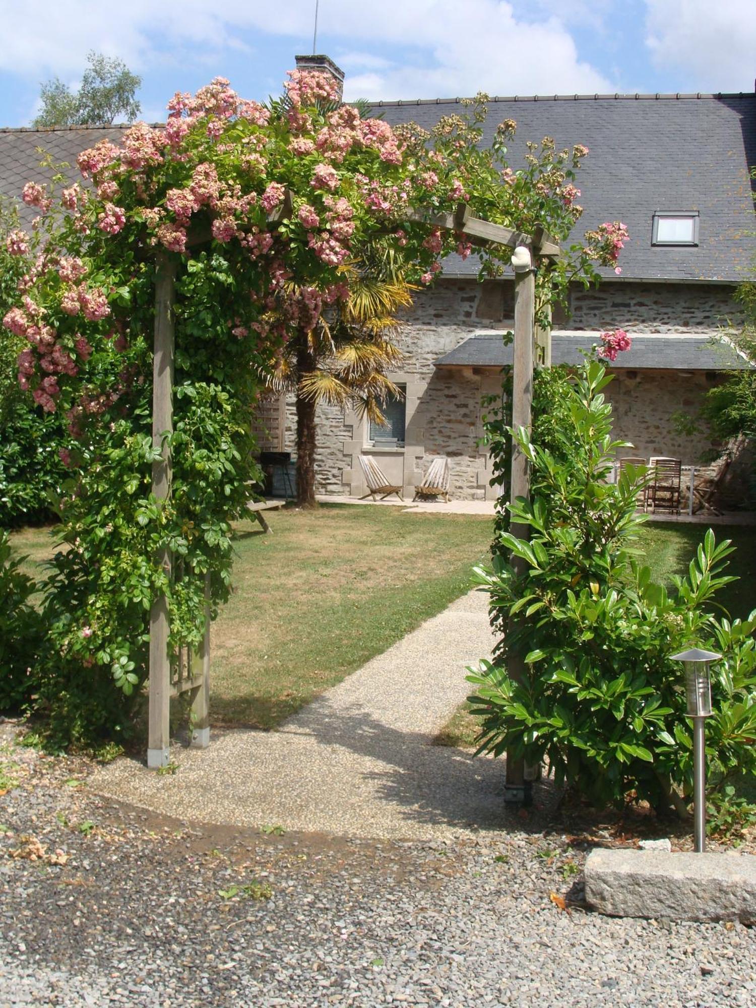 Gites Du Vieux Presbytere Baguer-Pican Exterior foto